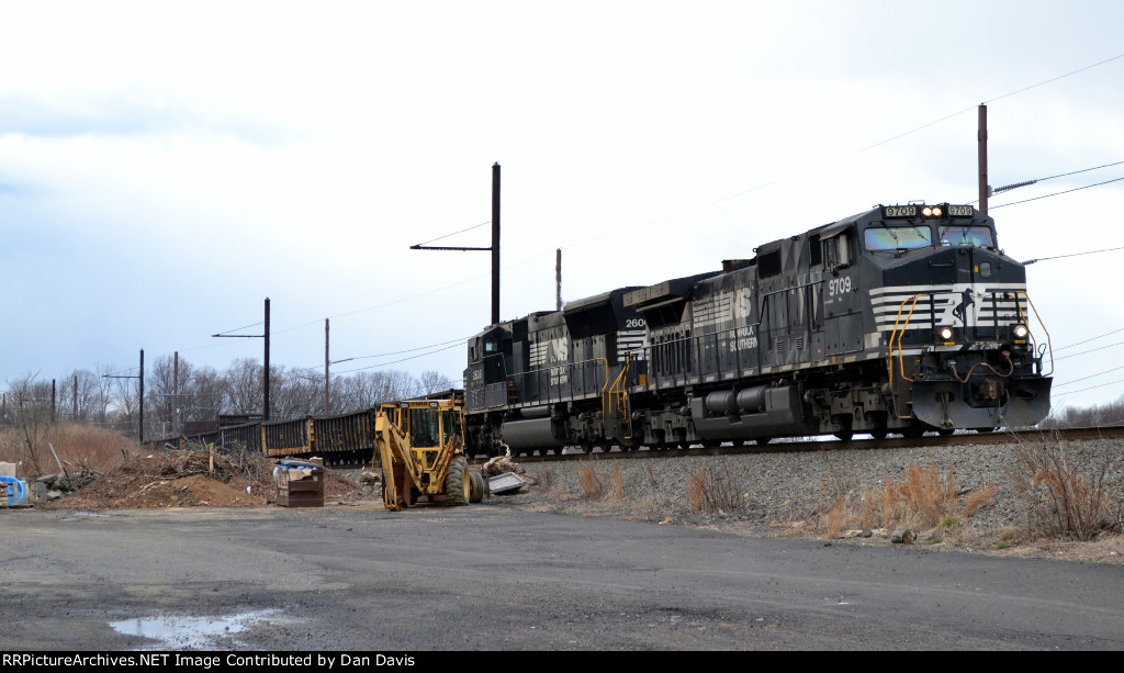 NS C40-9W 9709 leads 66Z